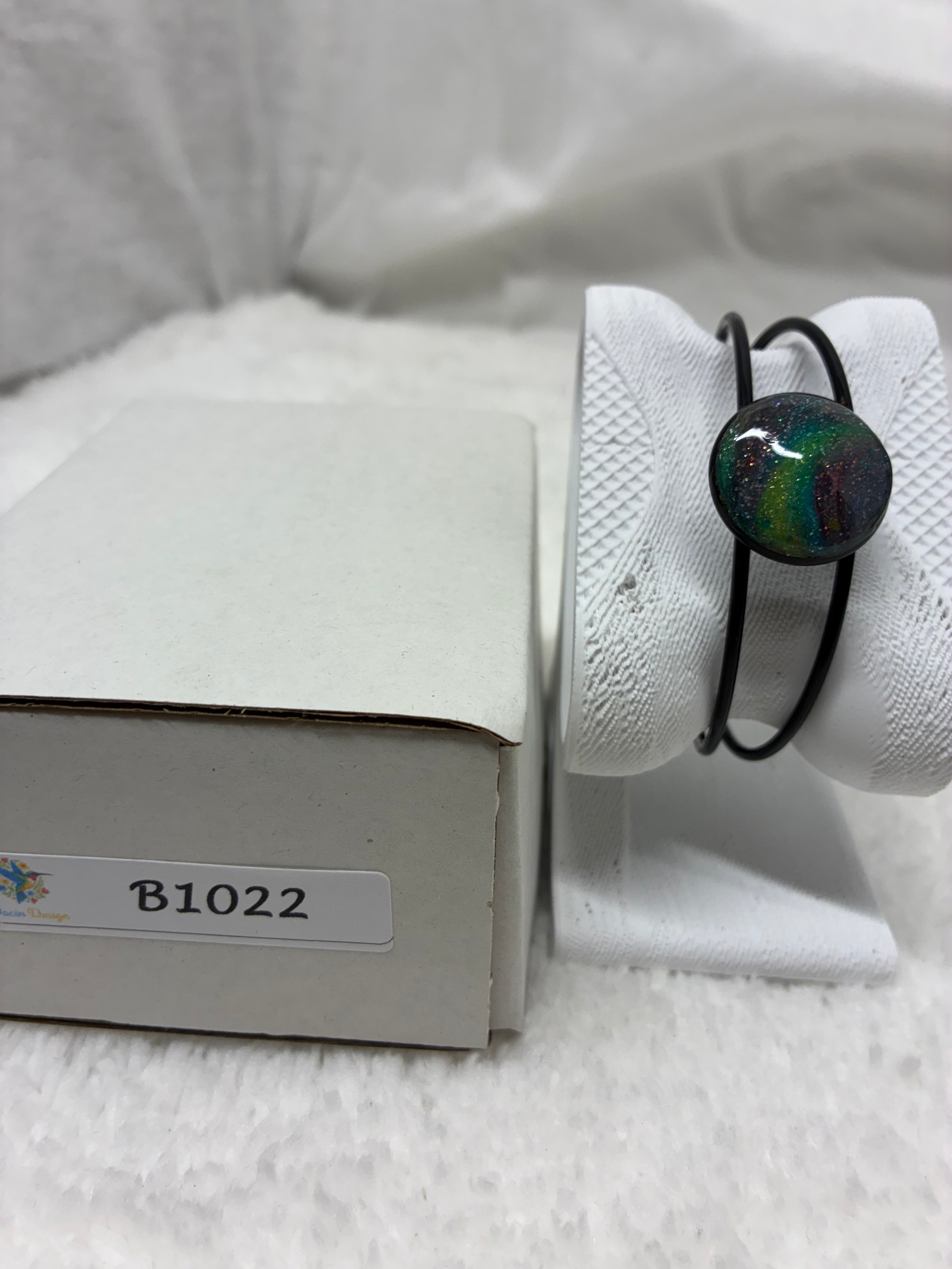 B1022