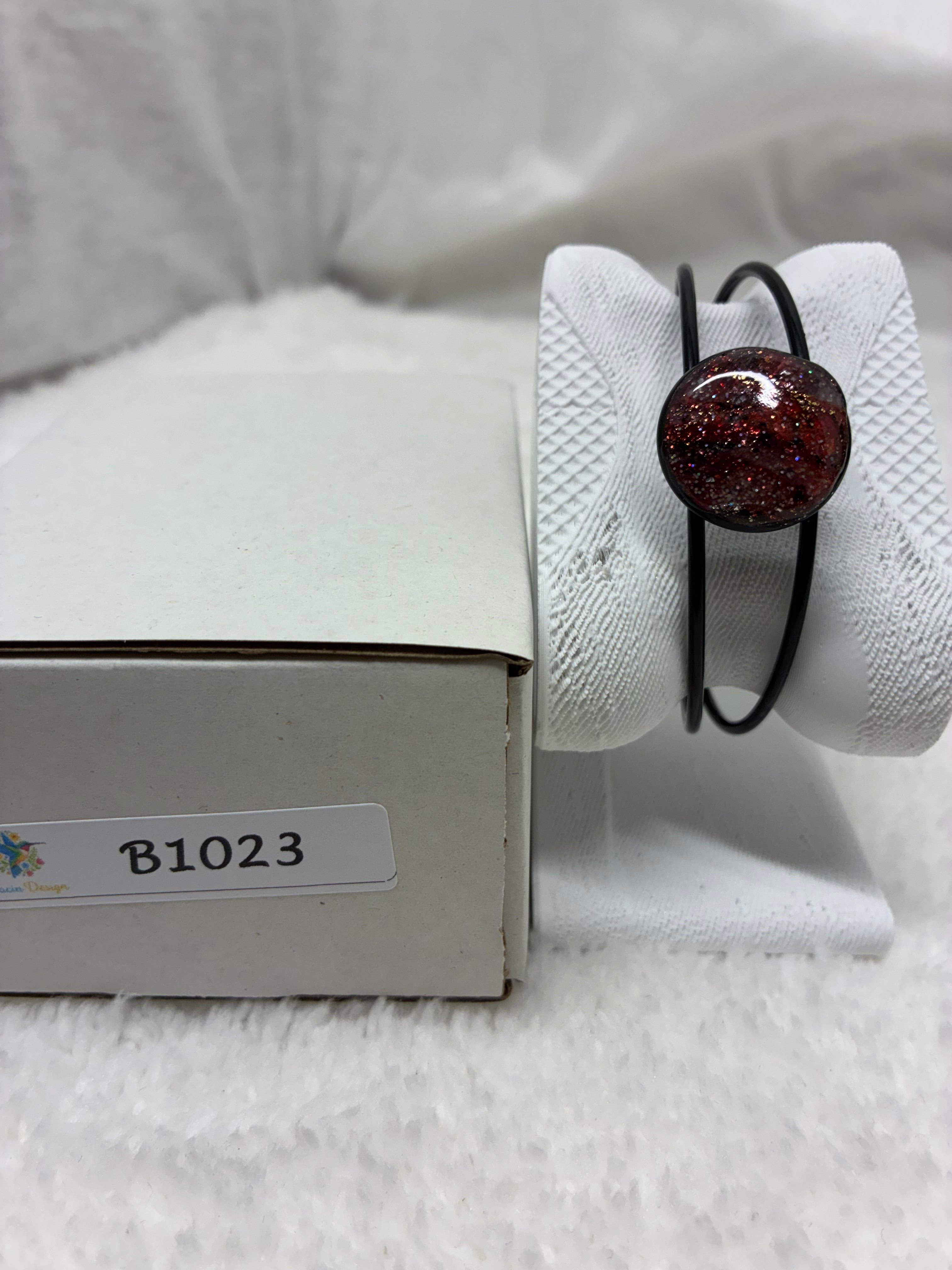 B1023