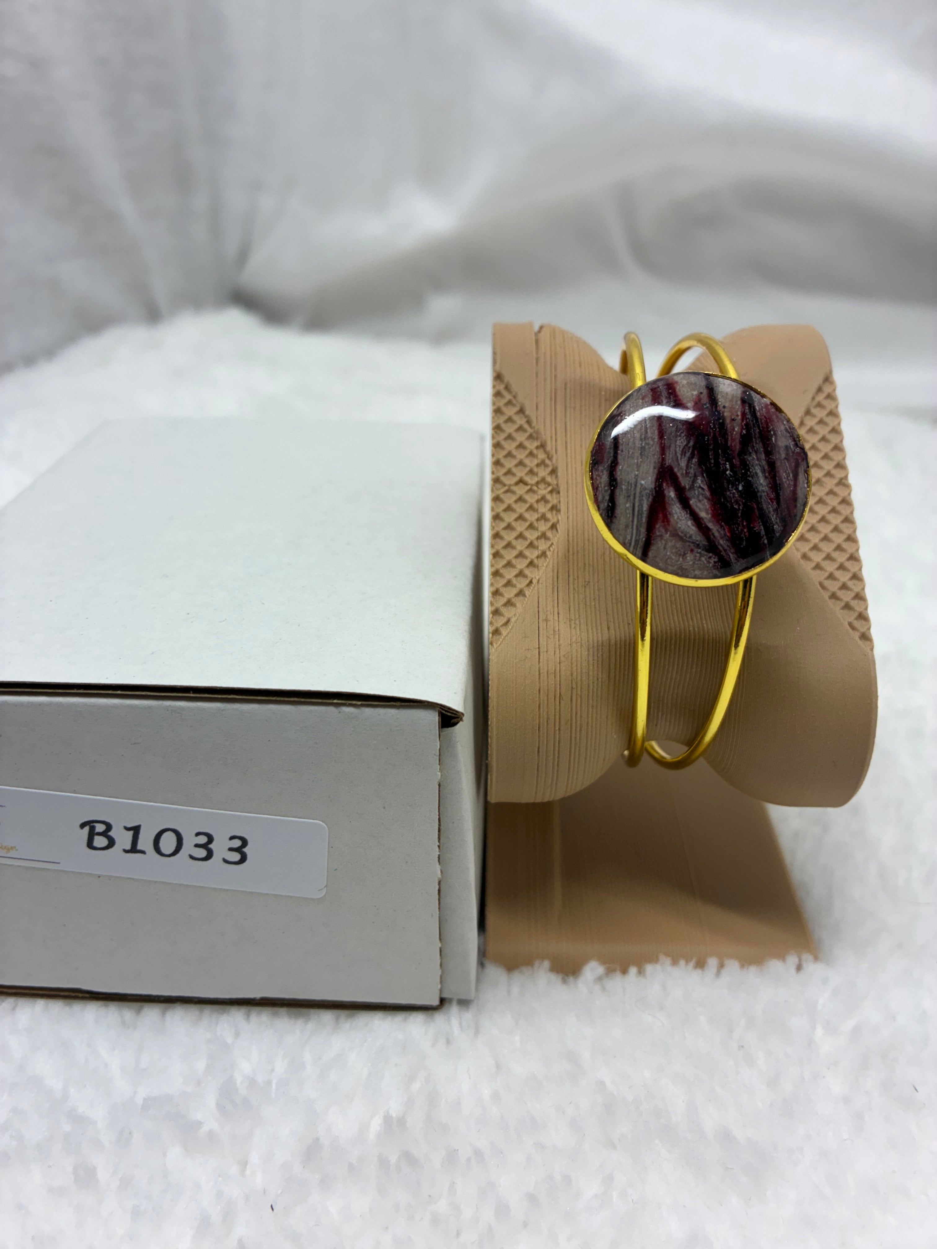 B1033
