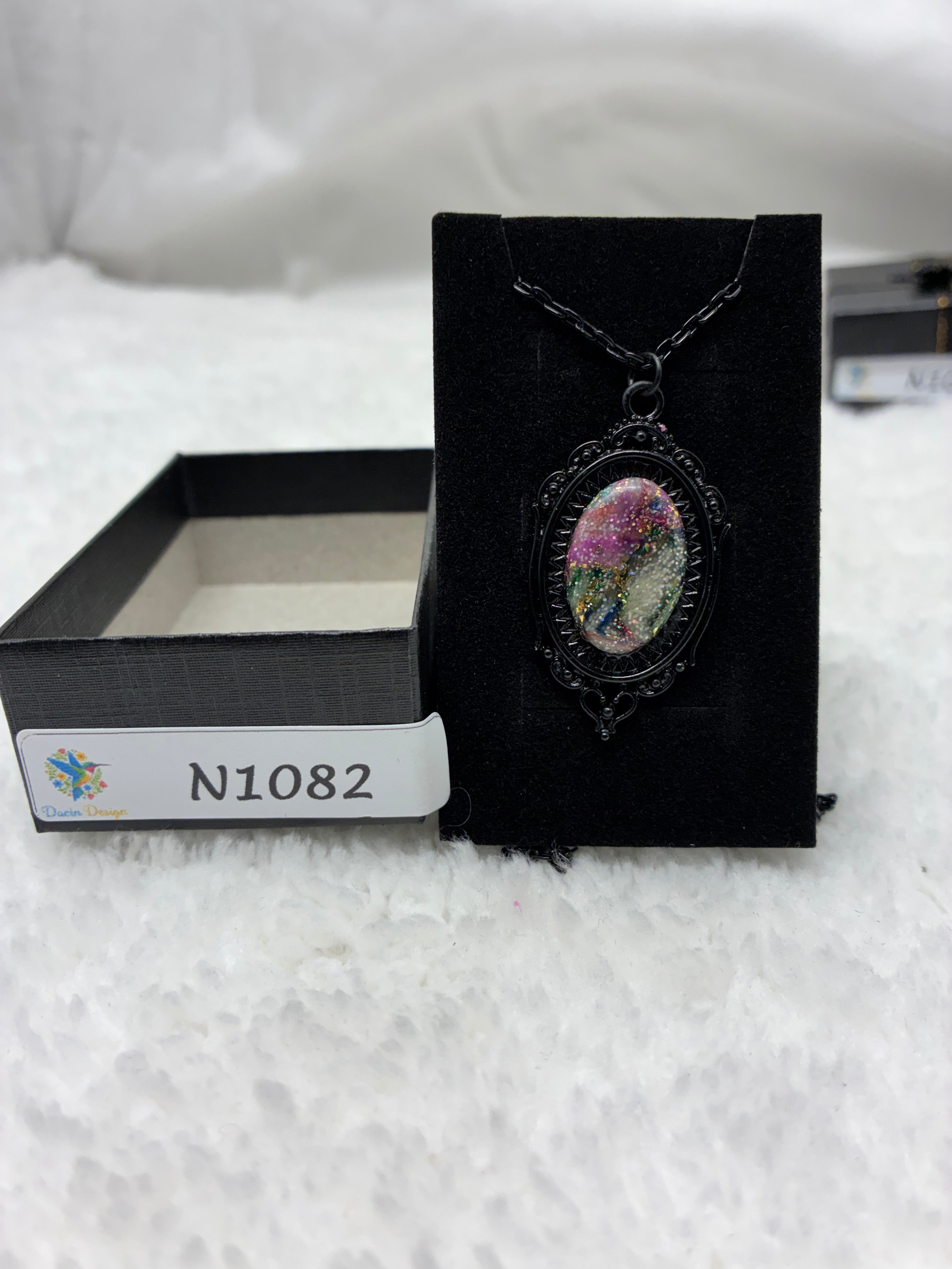N1082